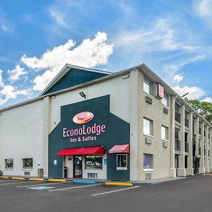 Econo Lodge Inn & Suites I-64 & Us 13